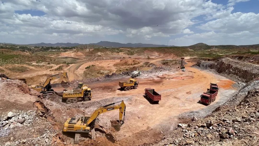 厄立特里亚阿斯马拉矿迪巴瓦矿区基建剥离工程圆满结束